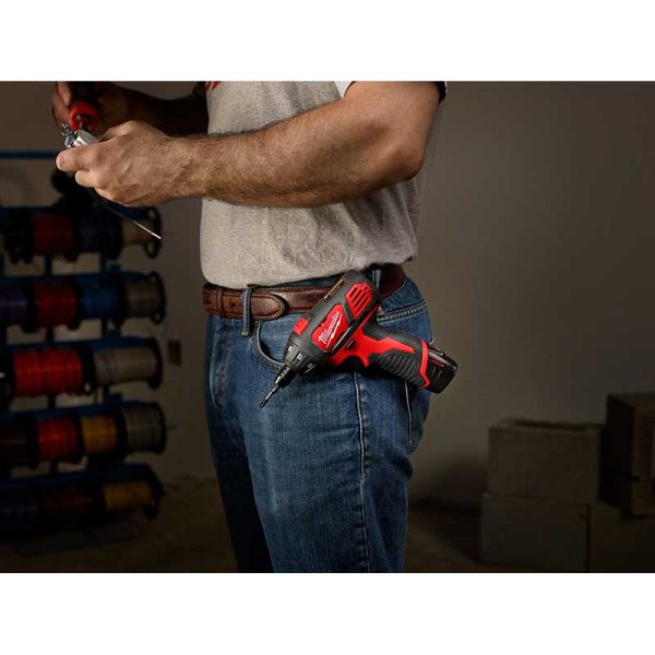 Atornillador inalámbrico a Batería 12V M12 Milwaukee 2401-259A 1/4"(6.35mm) 19Nm con bolso (incluye un cargador y dos baterías 2.0Ah) - Imagen 7