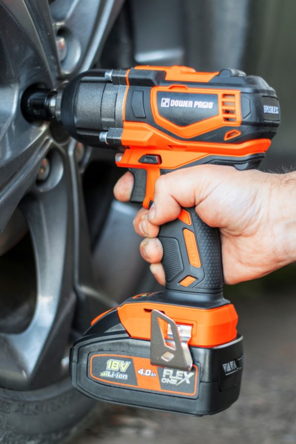Llave de impacto inalámbrica a Batería 18V Brushless Dowen Pagio LIBB18I 1/2”(12.7mm) 520Nm 9993136 con maletín (incluye 1 batería 4.0Ah y 1 cargador) - Imagen 8