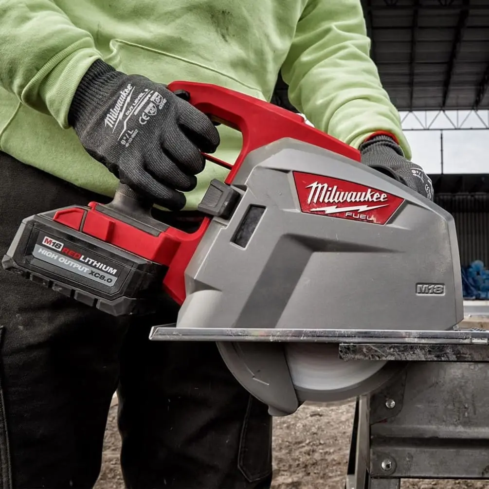 Sierra circular corte metal a batería 18V M18 FUEL Milwaukee 2982-20 203mm(8”) 65mm 4000rpm (no incluye batería ni cargador) - Imagen 7